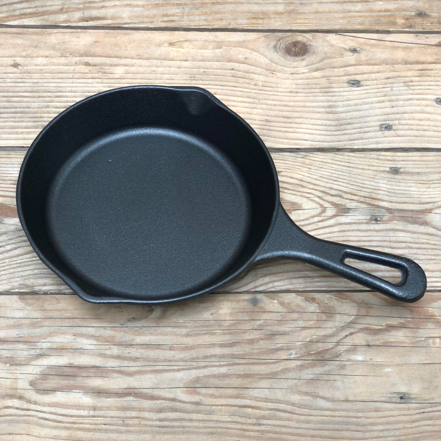 Sizzling Plate Round with Wood Holder 8.75 inch