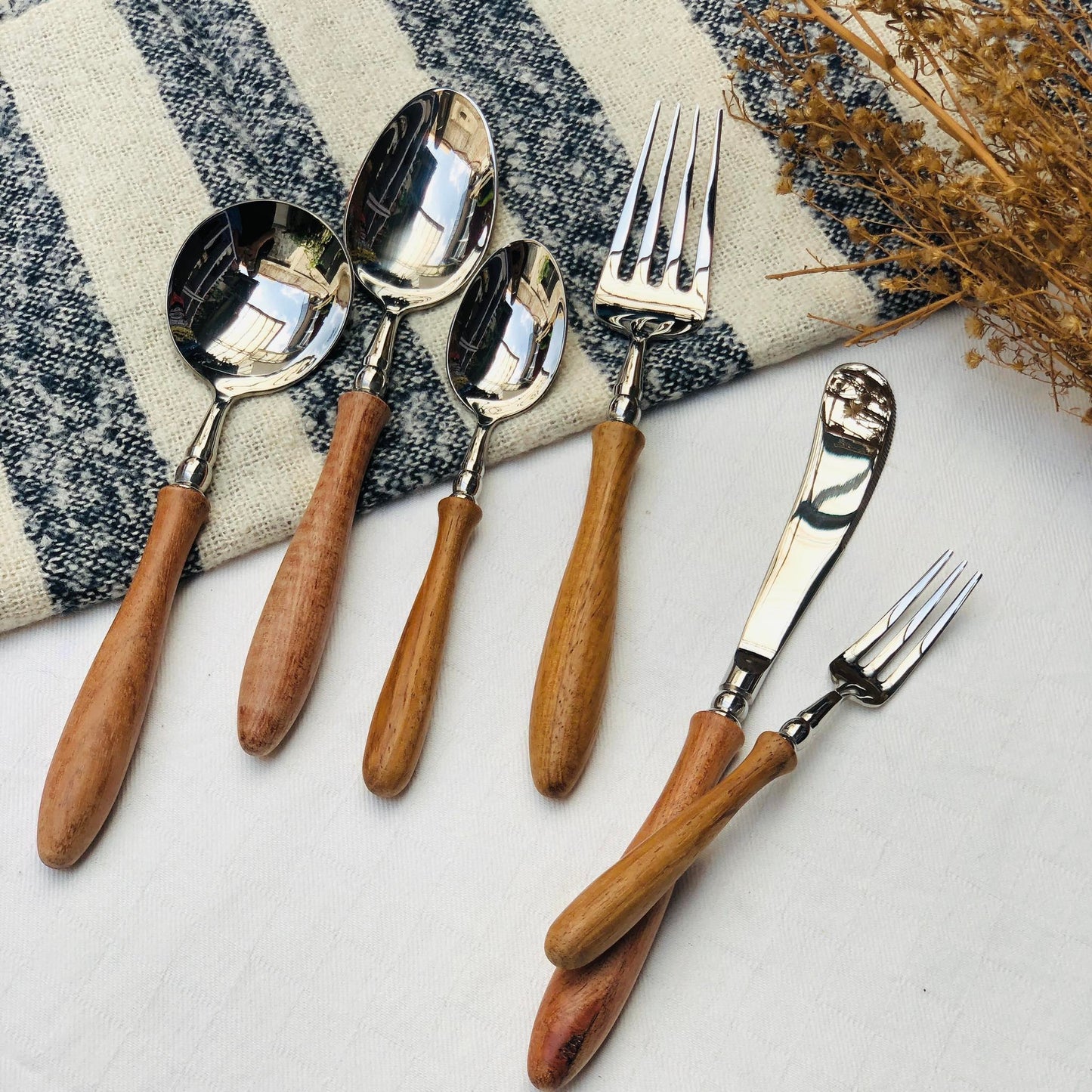 Doris 6 pcs Stainless Wooden Handle Cutlery Set
