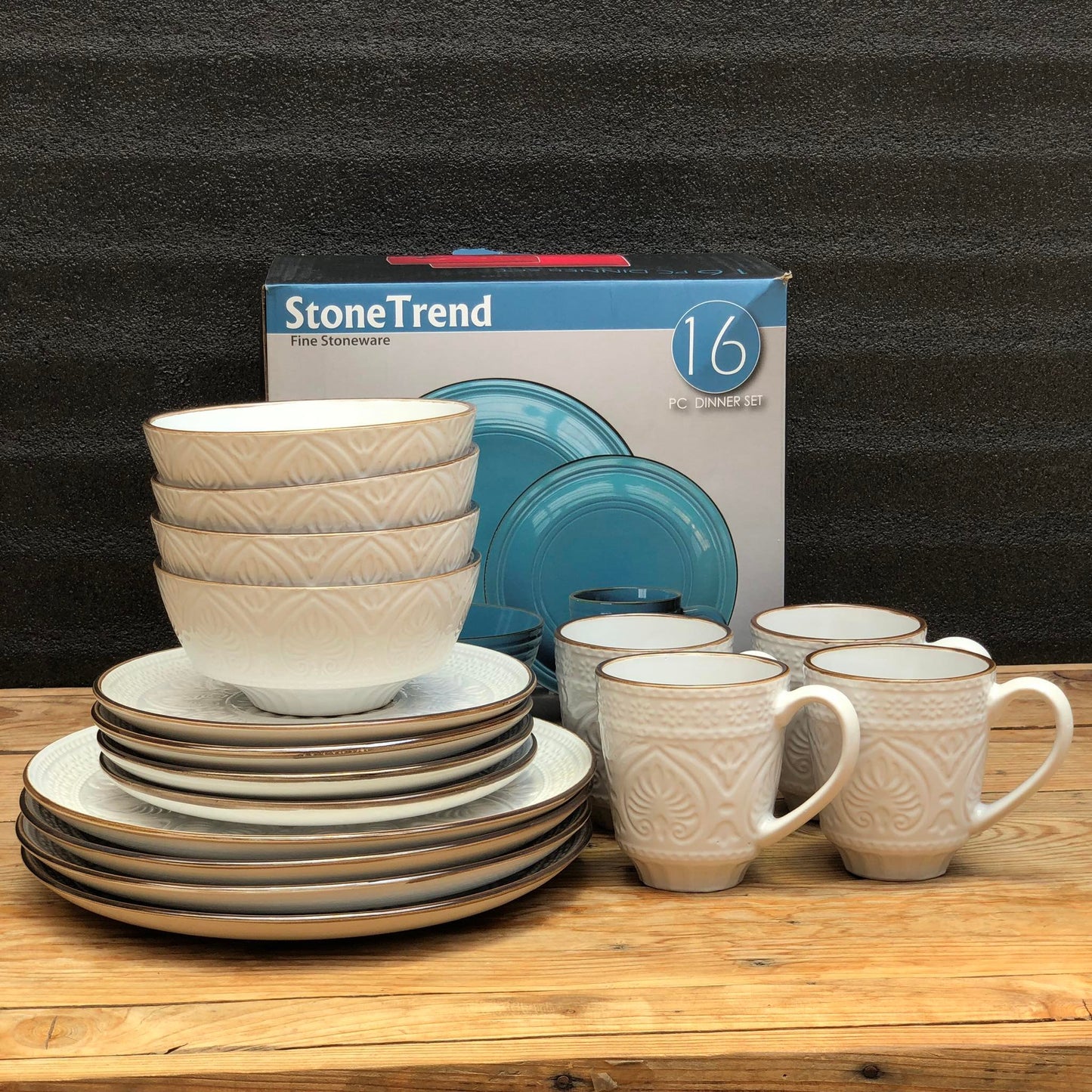Noah 16 Piece Set Fine Stoneware Plate