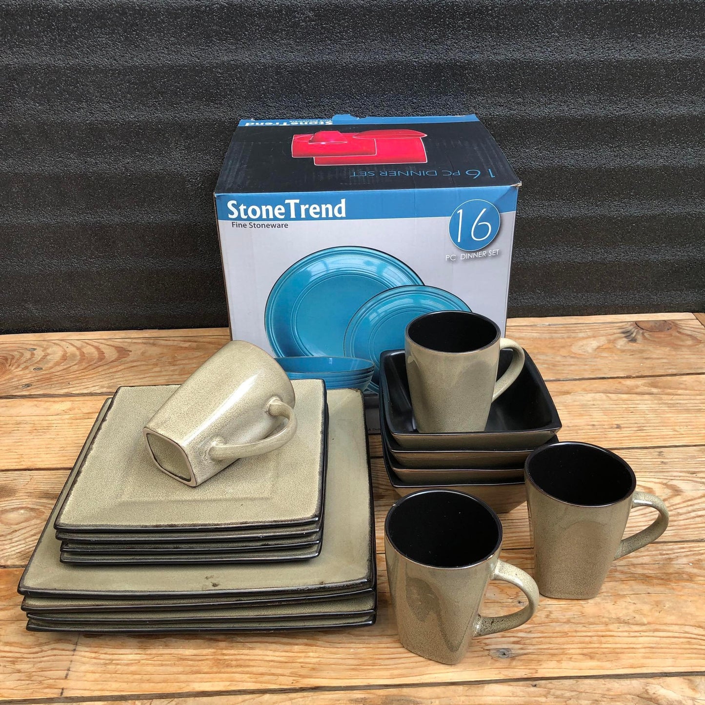 Olivia 16 Piece Set Fine Stoneware Plate