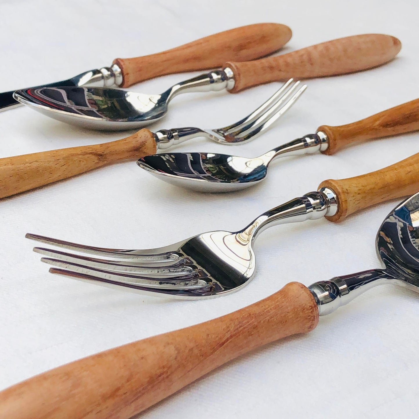 Doris 6 pcs Stainless Wooden Handle Cutlery Set
