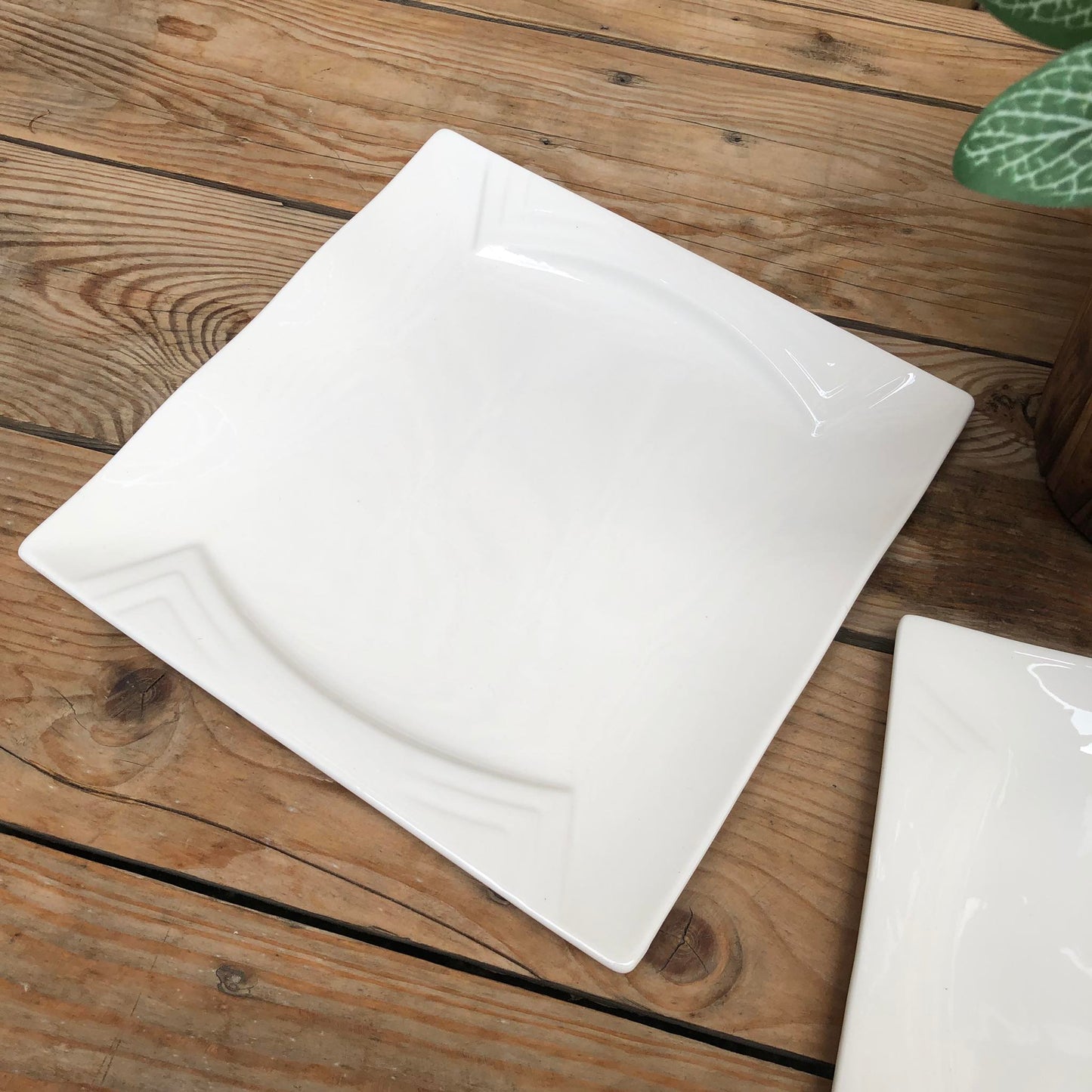 Embossed Porcelain Square Plate