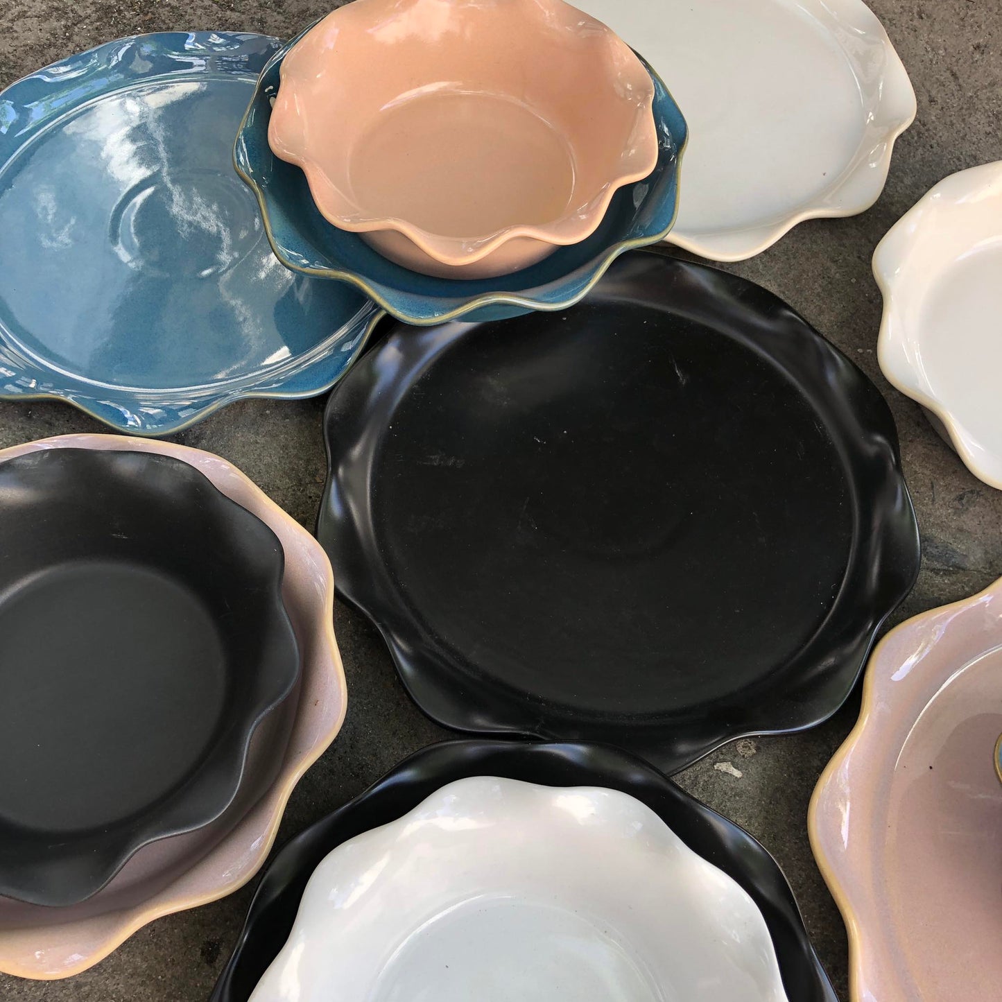 MURADITOHOME Abigail Ceramic Dinnerware Collection