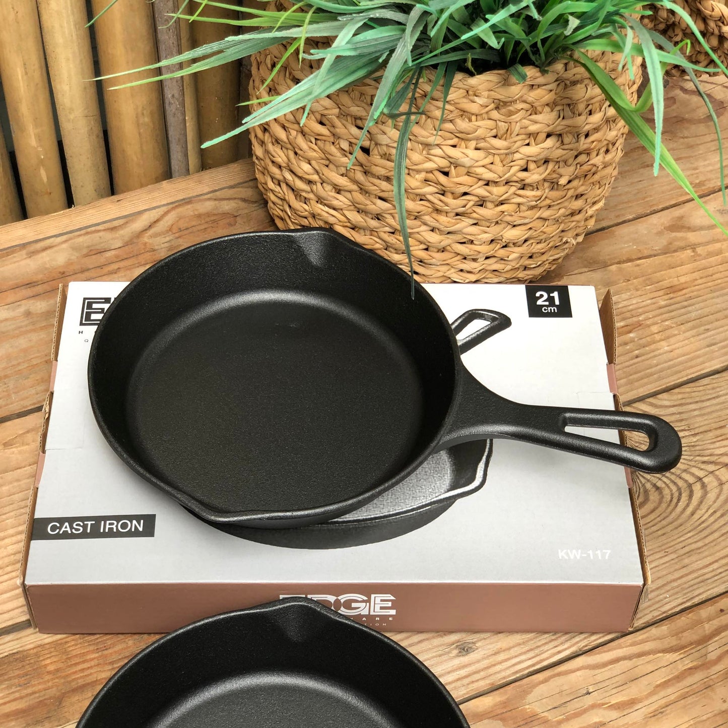 Sizzling Plate Round with Wood Holder 8.75 inch