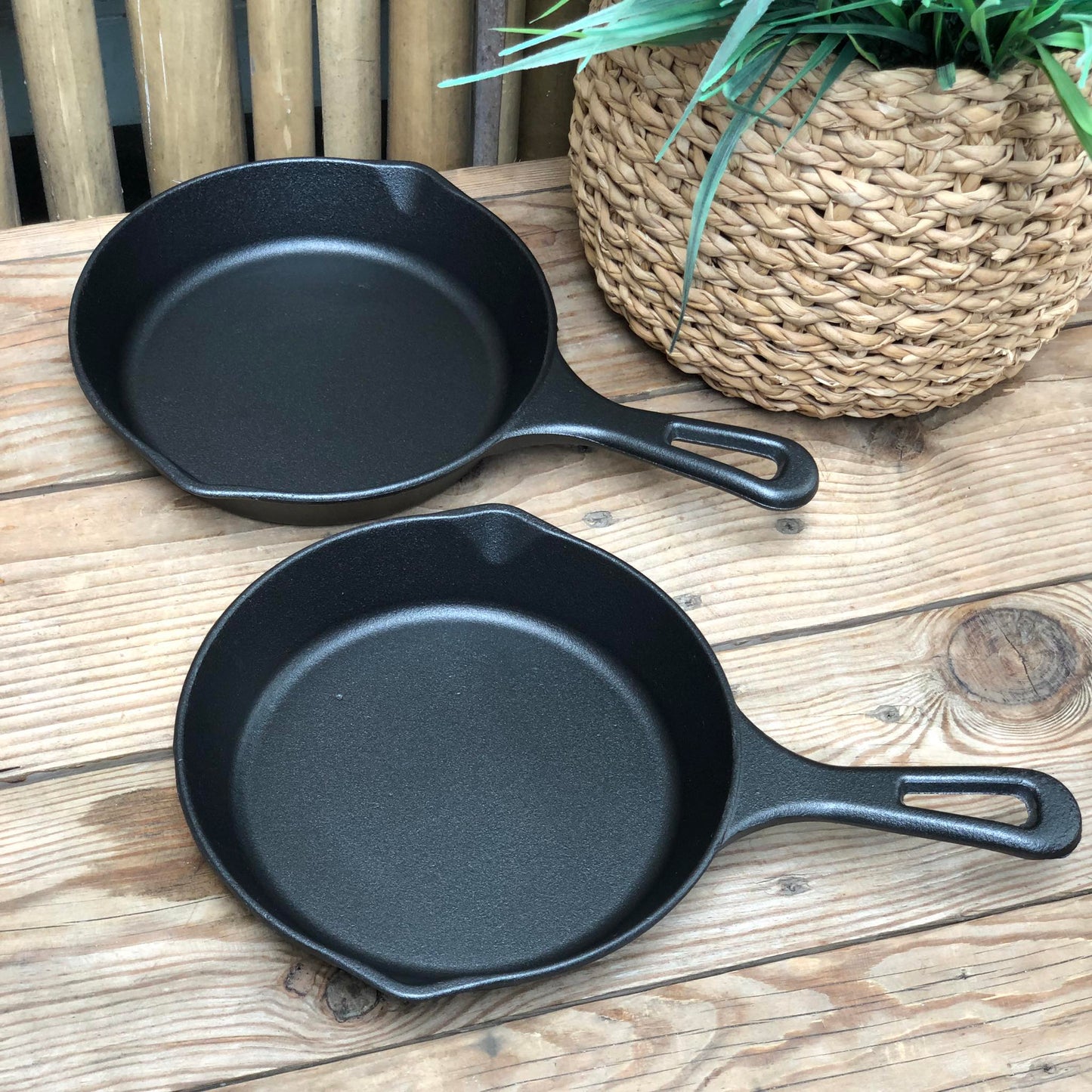 Sizzling Plate Round with Wood Holder 8.75 inch