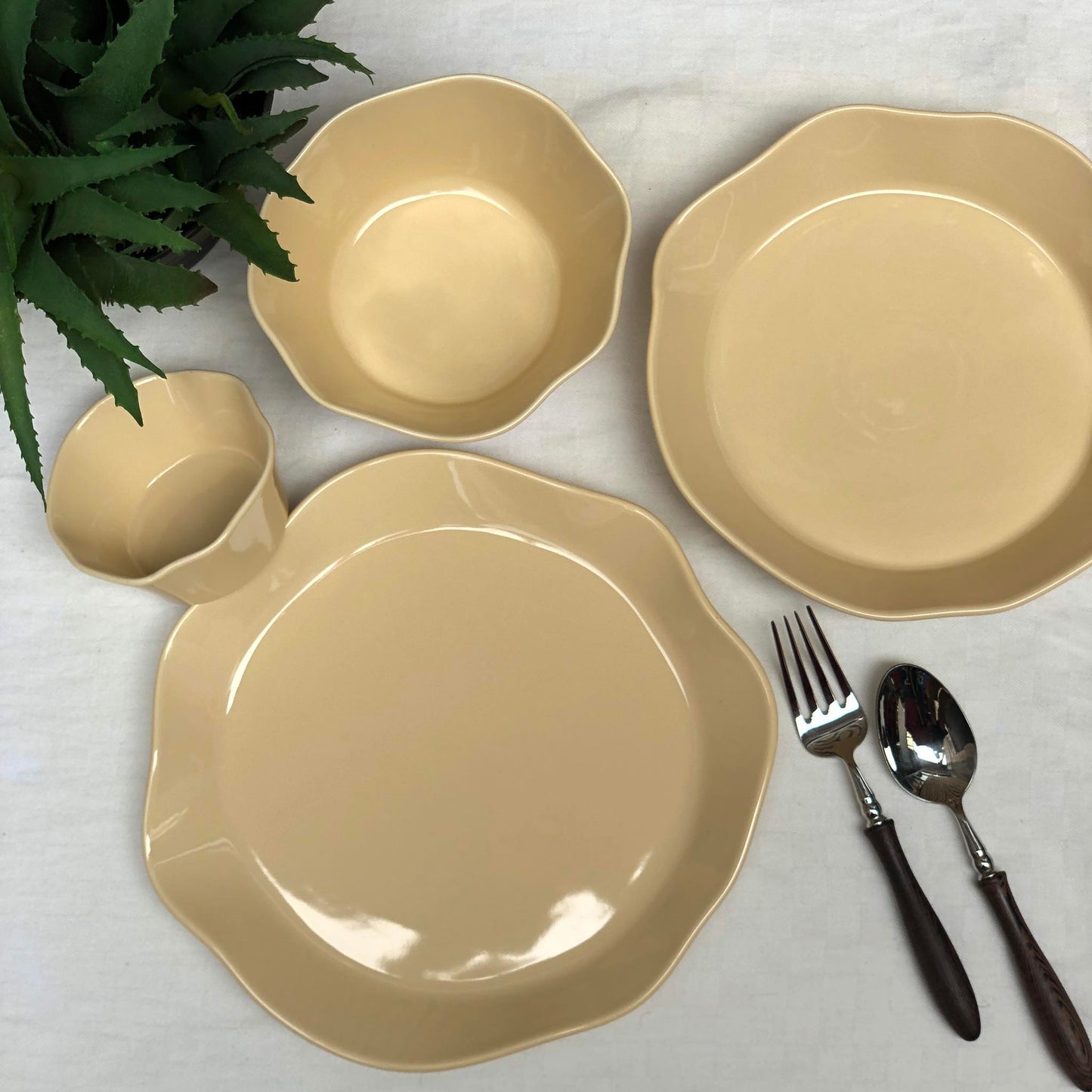 Lori Cream Plate 10.75  Lori Cream Plate 9x2 Lori Cream Bowl 5.75x3.25 Lori Cream, Bowl 4x2