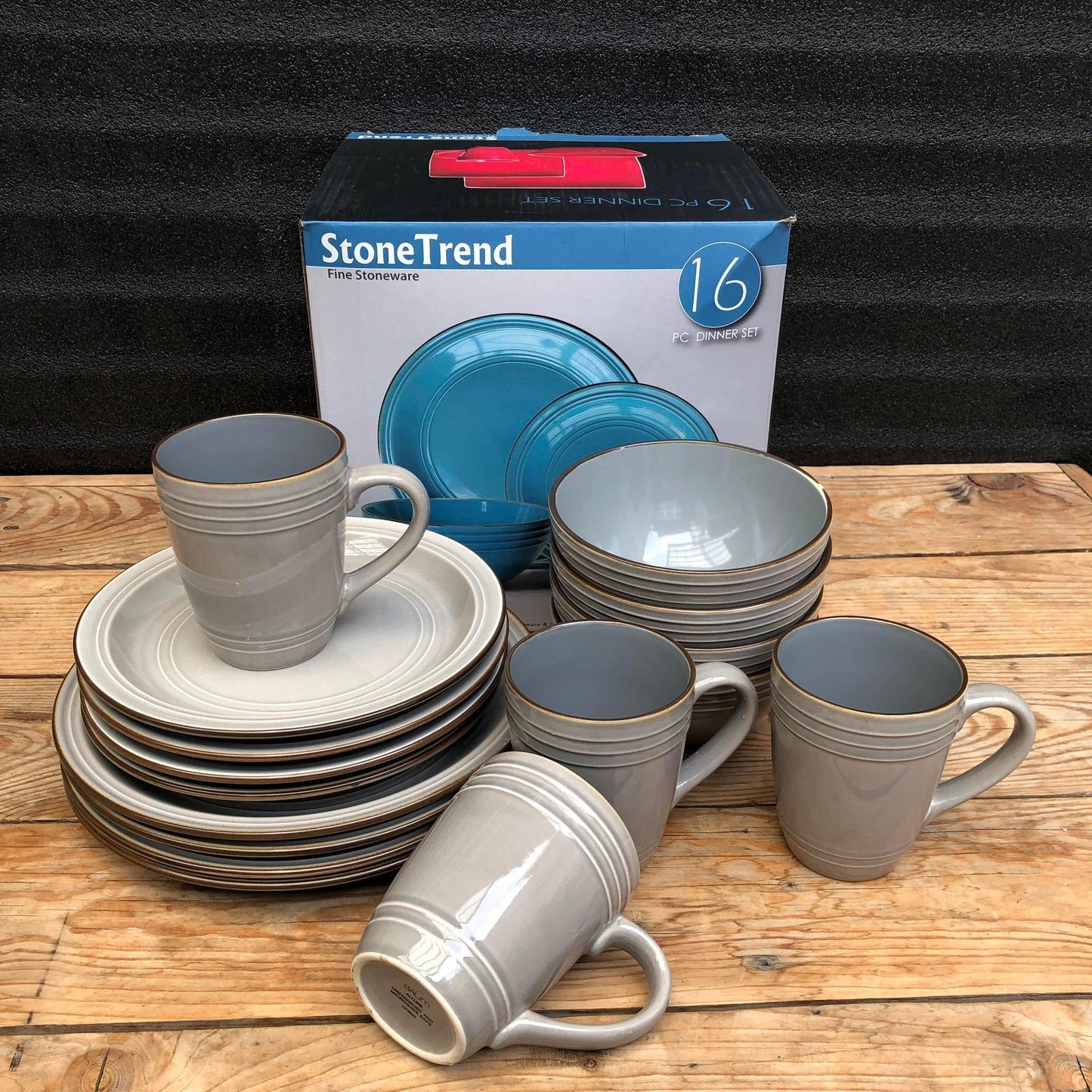 Oliver 16 Piece Set Fine Stoneware Plate