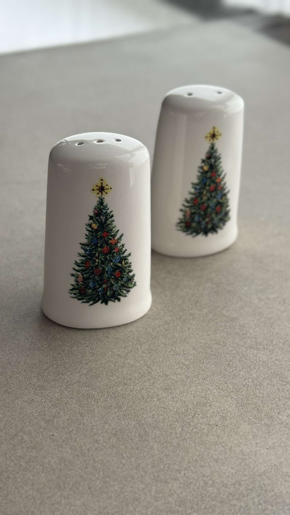 Christmas Salt & Pepper Shaker 1.75x3.5 inch