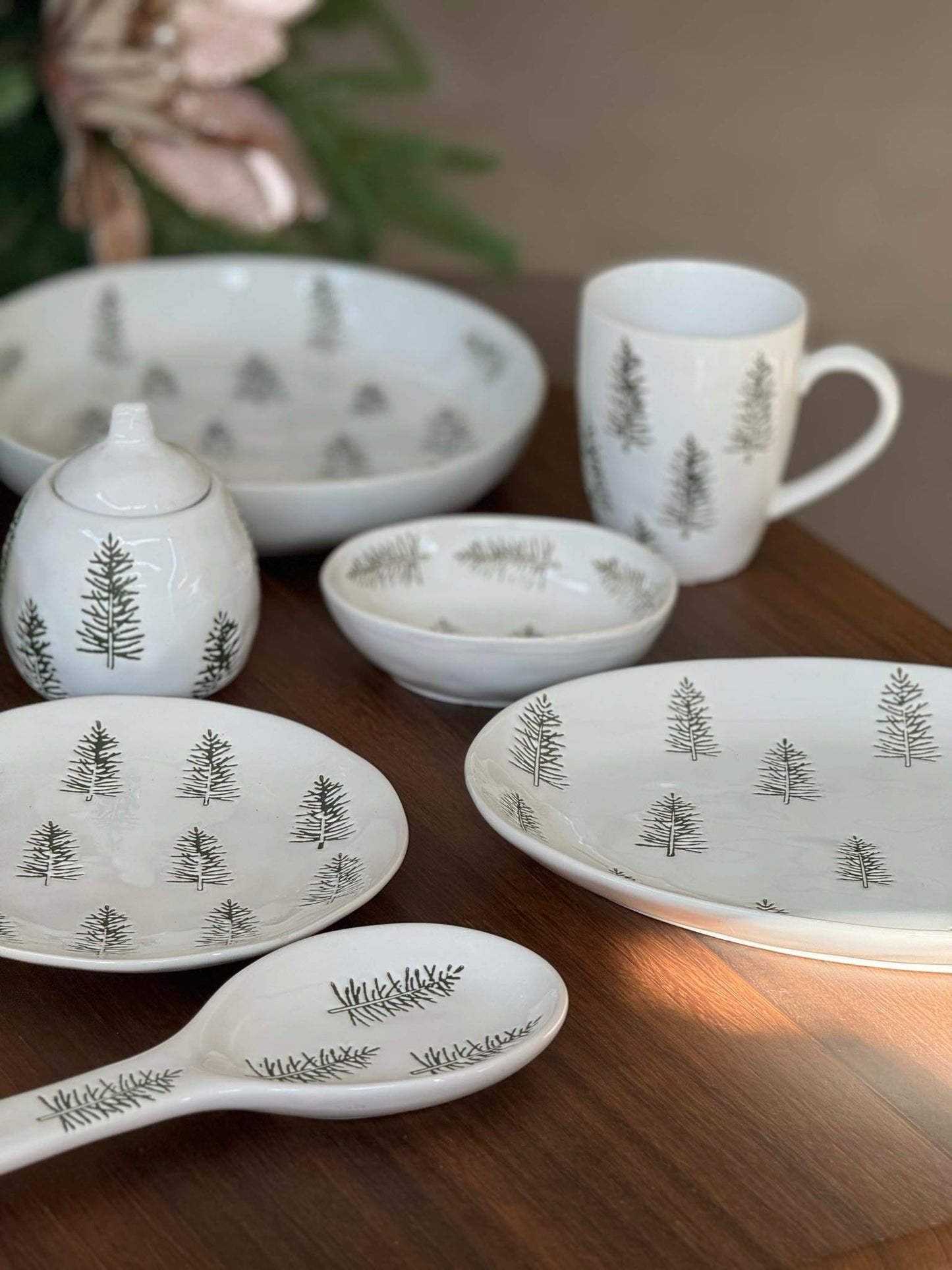 MURADITOHOME Green Embossed Christmas Collection