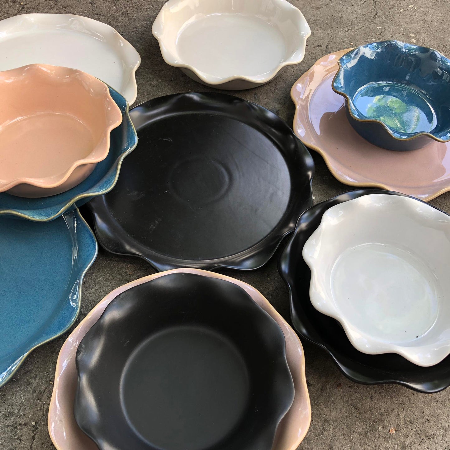 MURADITOHOME Abigail Ceramic Dinnerware Collection