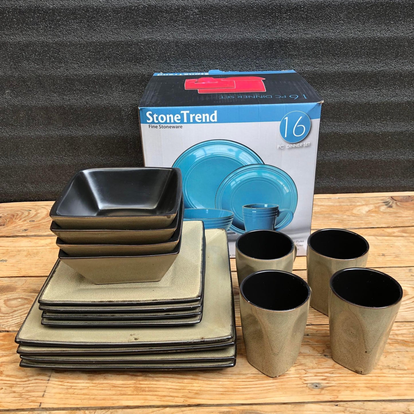 Olivia 16 Piece Set Fine Stoneware Plate