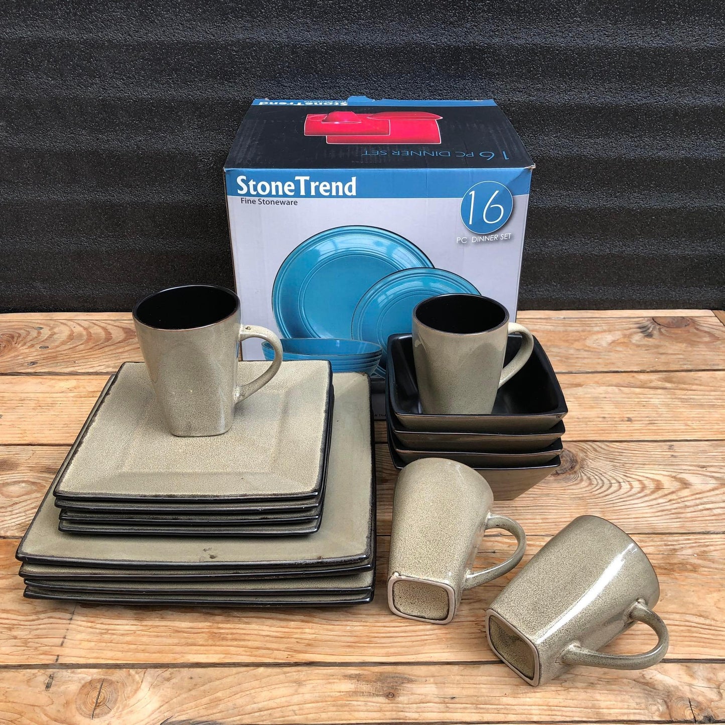 Olivia 16 Piece Set Fine Stoneware Plate