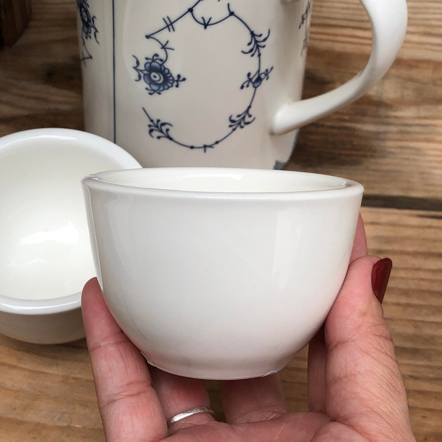 Round Plain White Ceramic Dinnerware Collection