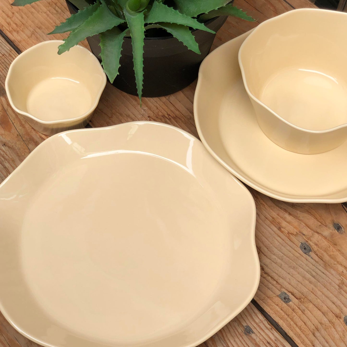 Lori Cream Plate 10.75  Lori Cream Plate 9x2 Lori Cream Bowl 5.75x3.25 Lori Cream, Bowl 4x2