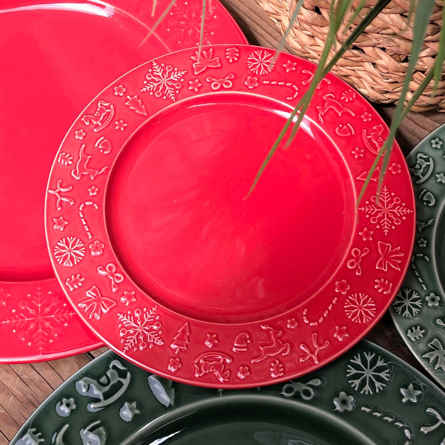 Sparkle and Perky Ceramic Dinnerware Collection