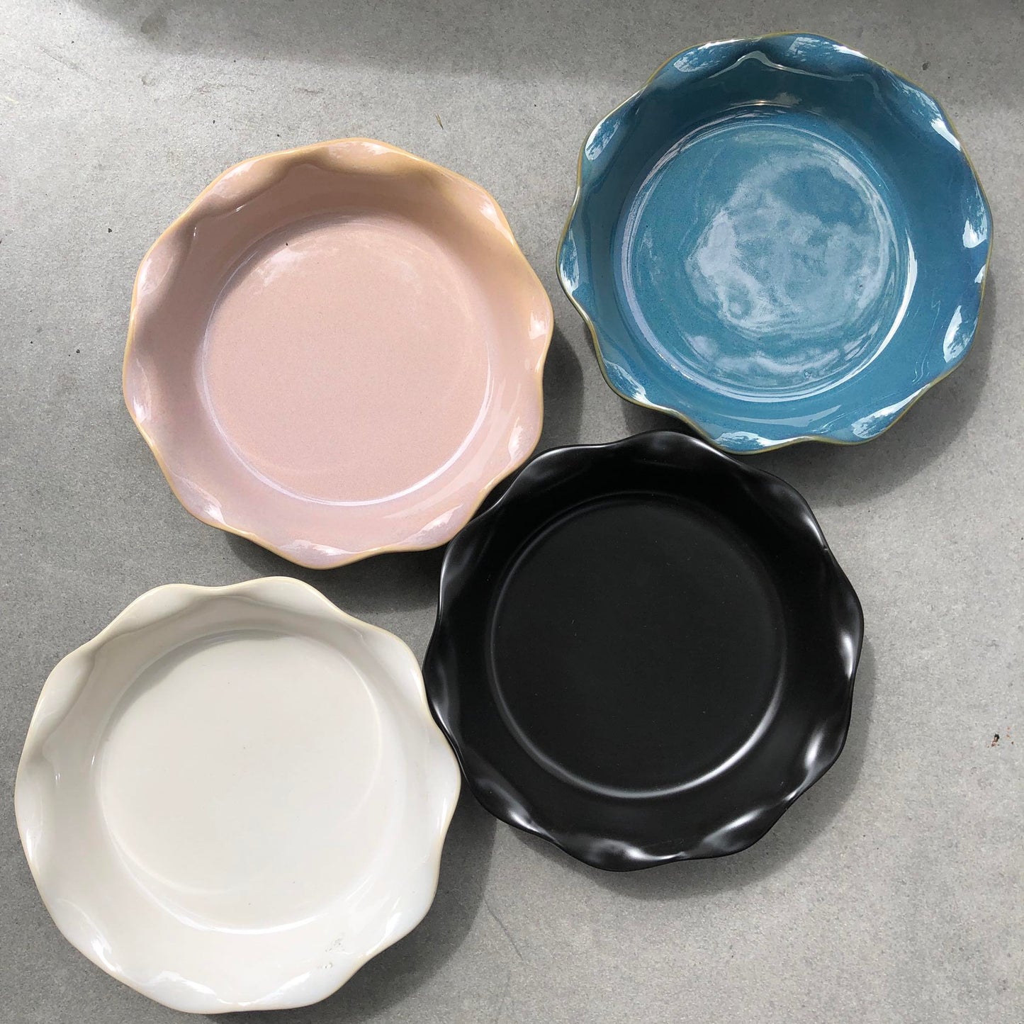 MURADITOHOME Abigail Ceramic Dinnerware Collection