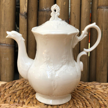 Mrs. White Teapot 1.2 Liters and Teacup 220 ml