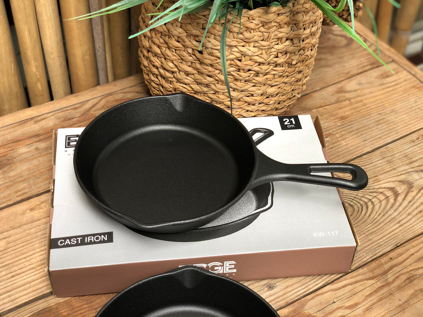 Sizzling Plate Round with Wood Holder 8.75 inch