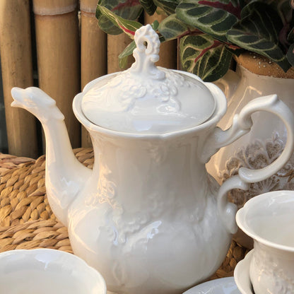 Mrs. White Teapot 1.2 Liters and Teacup 220 ml