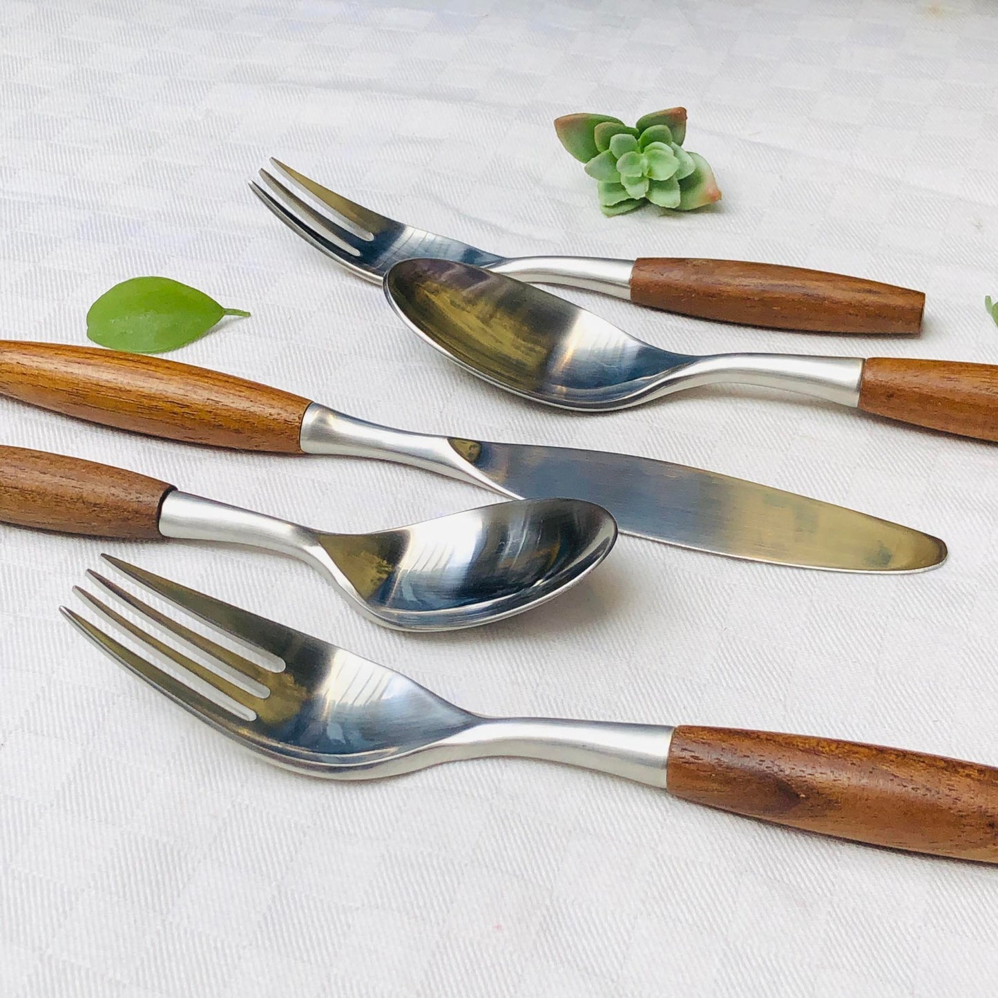 Sean 5 pcs Stainless Wooden Handle Cutlery Set( Dinner Knife, Spoon, Fork, Small Spoon,& Small Fork)