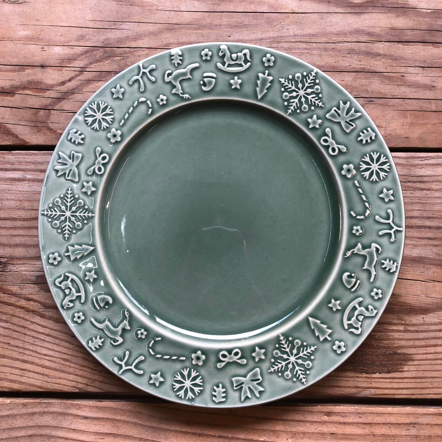 Sparkle and Perky Ceramic Dinnerware Collection