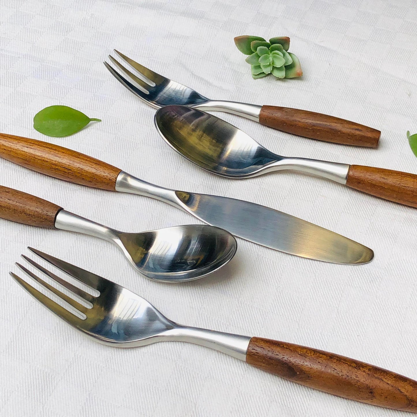 Sean 5 pcs Stainless Wooden Handle Cutlery Set( Dinner Knife, Spoon, Fork, Small Spoon,& Small Fork)