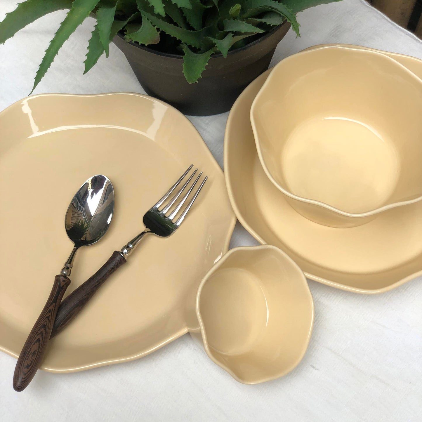 Lori Cream Plate 10.75  Lori Cream Plate 9x2 Lori Cream Bowl 5.75x3.25 Lori Cream, Bowl 4x2
