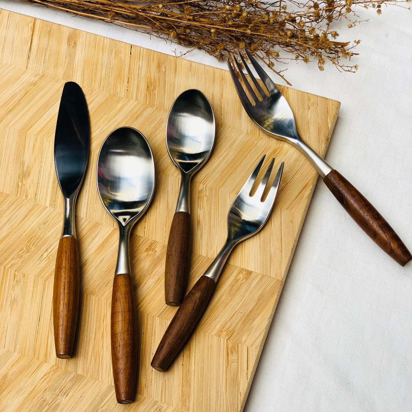 Sean 5 pcs Stainless Wooden Handle Cutlery Set( Dinner Knife, Spoon, Fork, Small Spoon,& Small Fork)