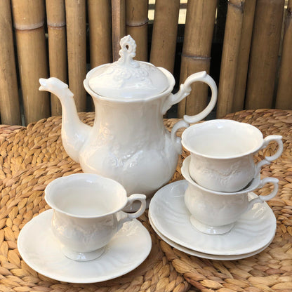 Mrs. White Teapot 1.2 Liters and Teacup 220 ml