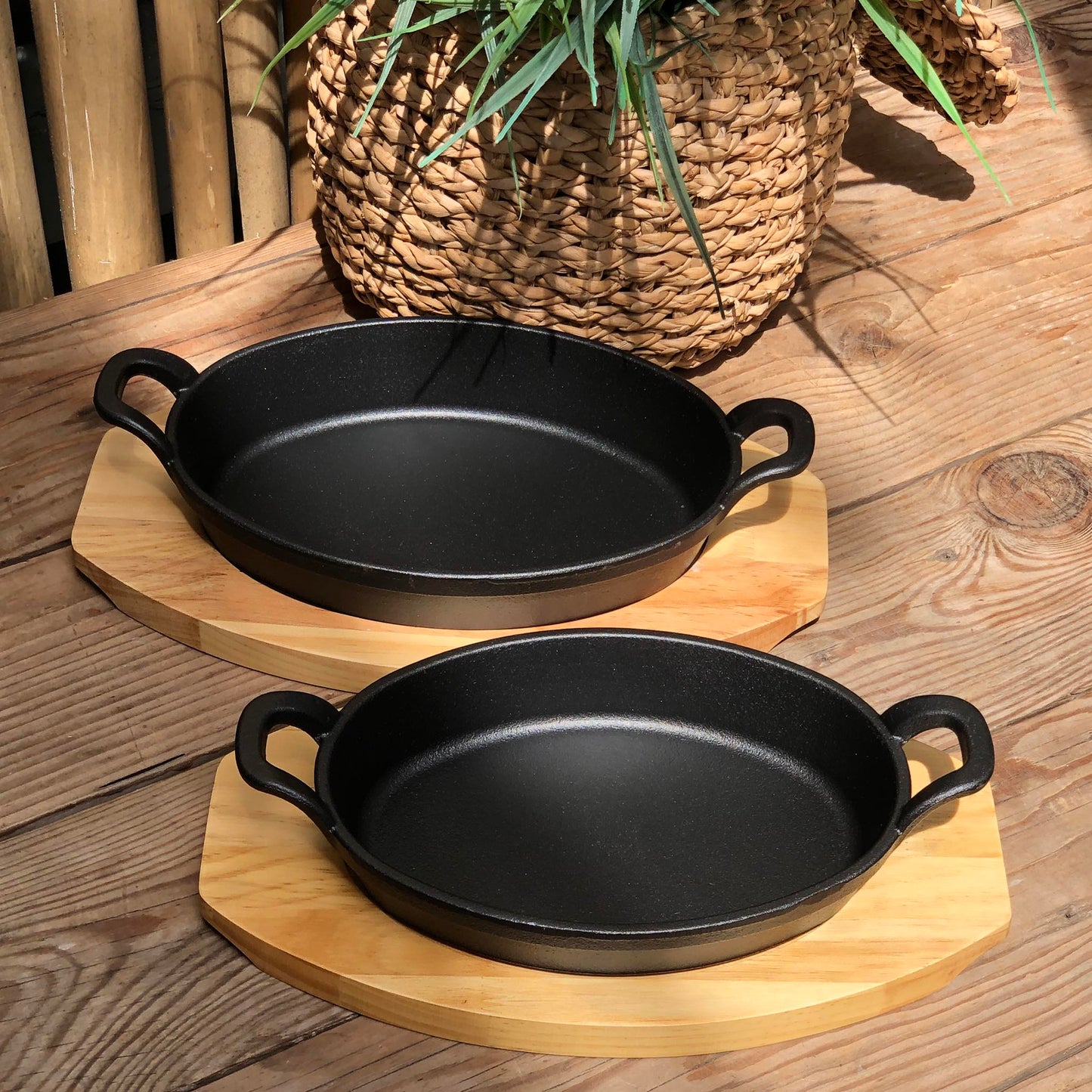 Oval Sizzling Plate with Wood Holder