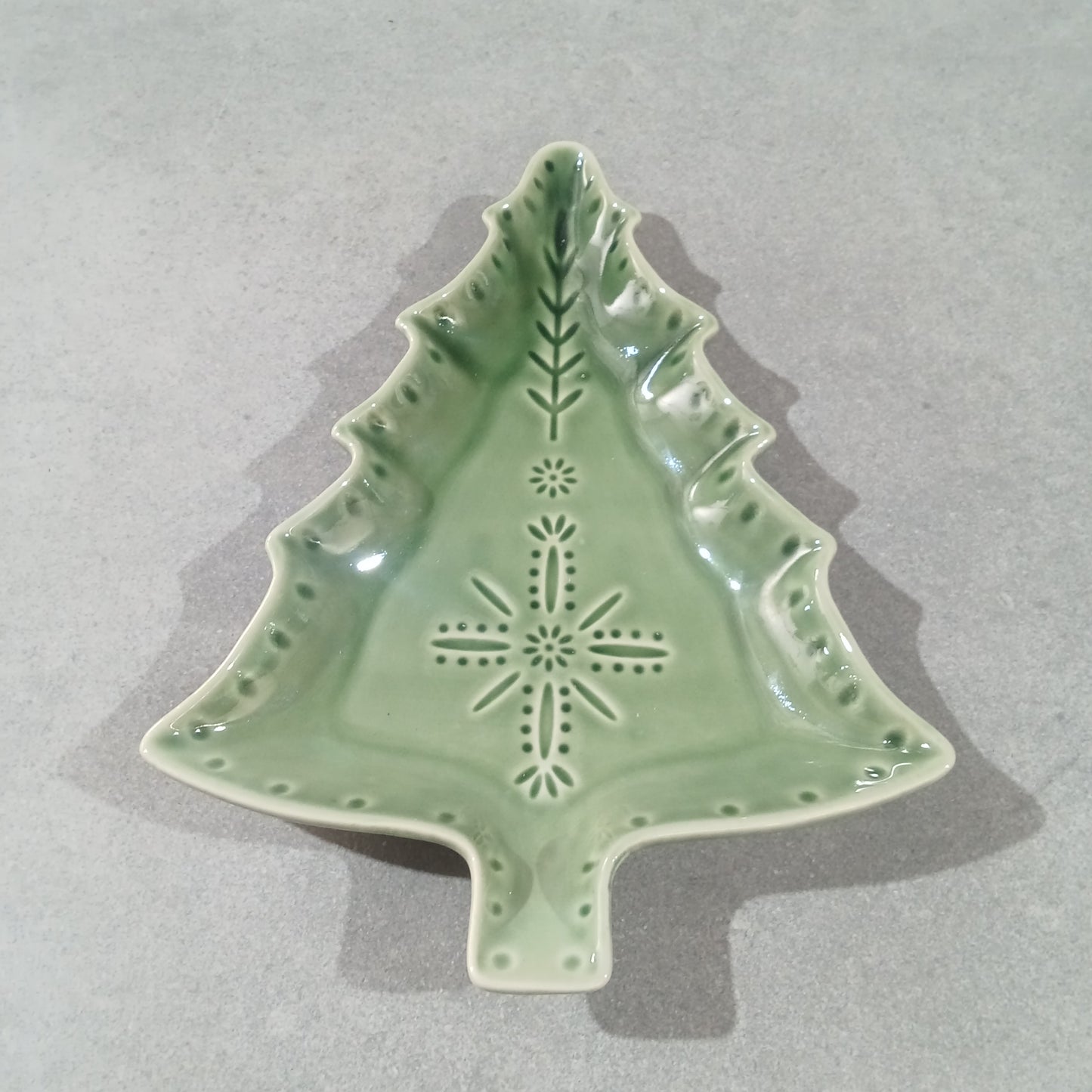 MURADITOHOME Christmas Tree Plate