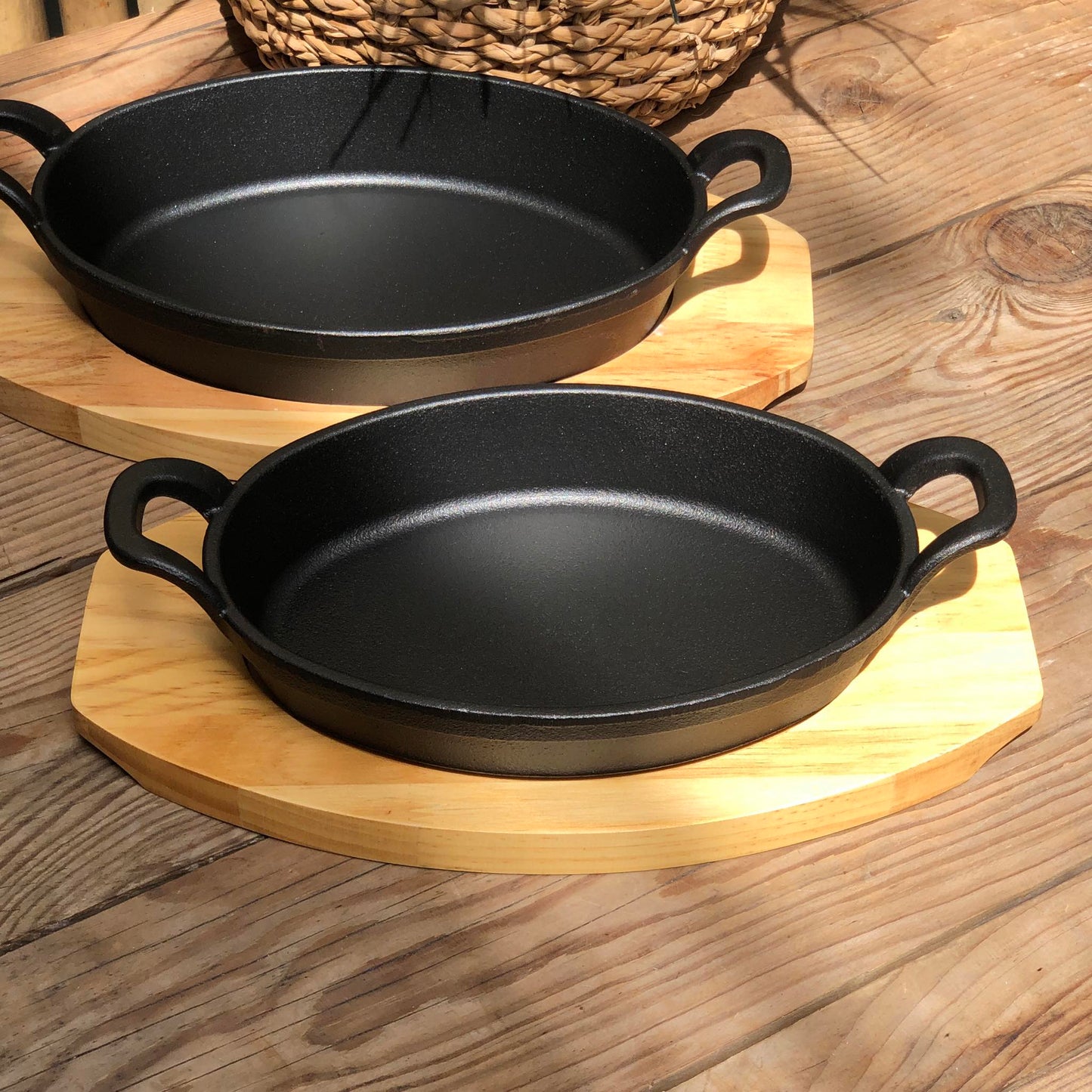 Oval Sizzling Plate with Wood Holder
