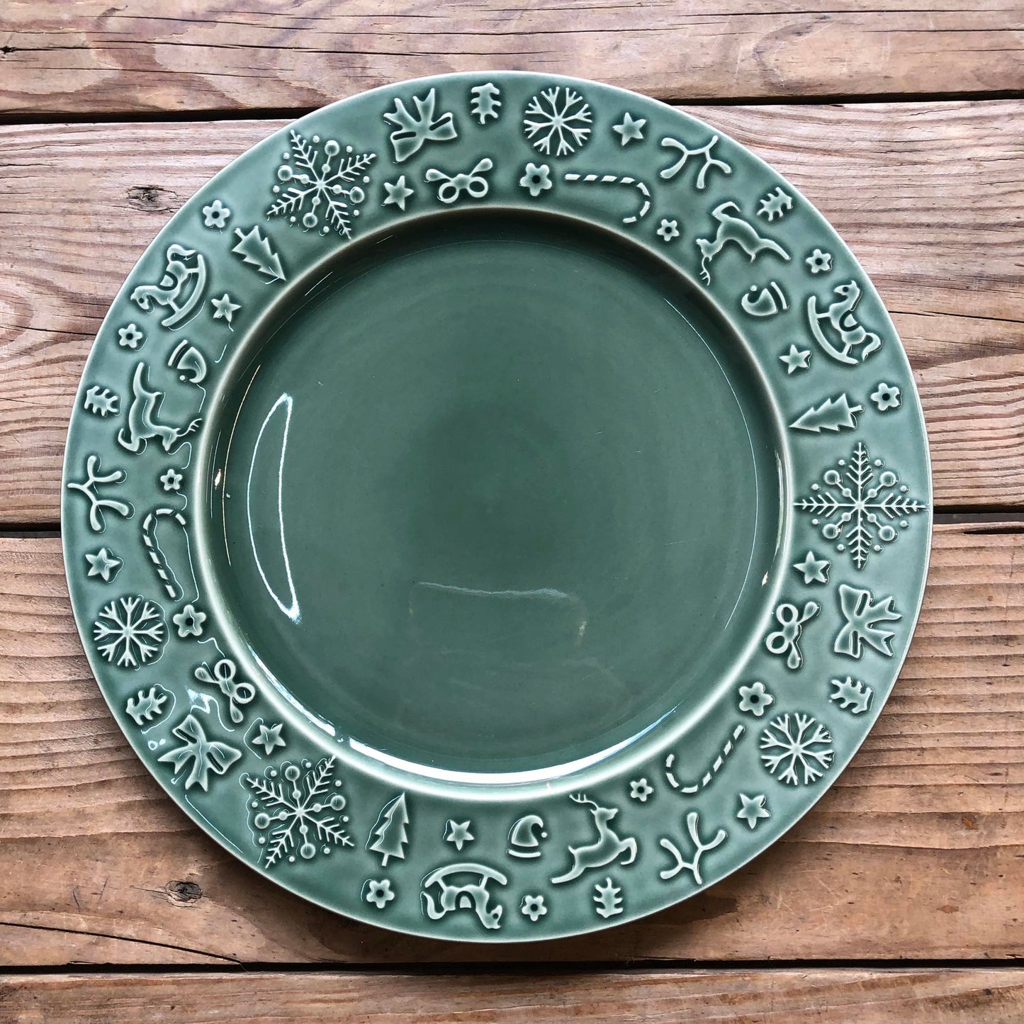 Sparkle and Perky Ceramic Dinnerware Collection