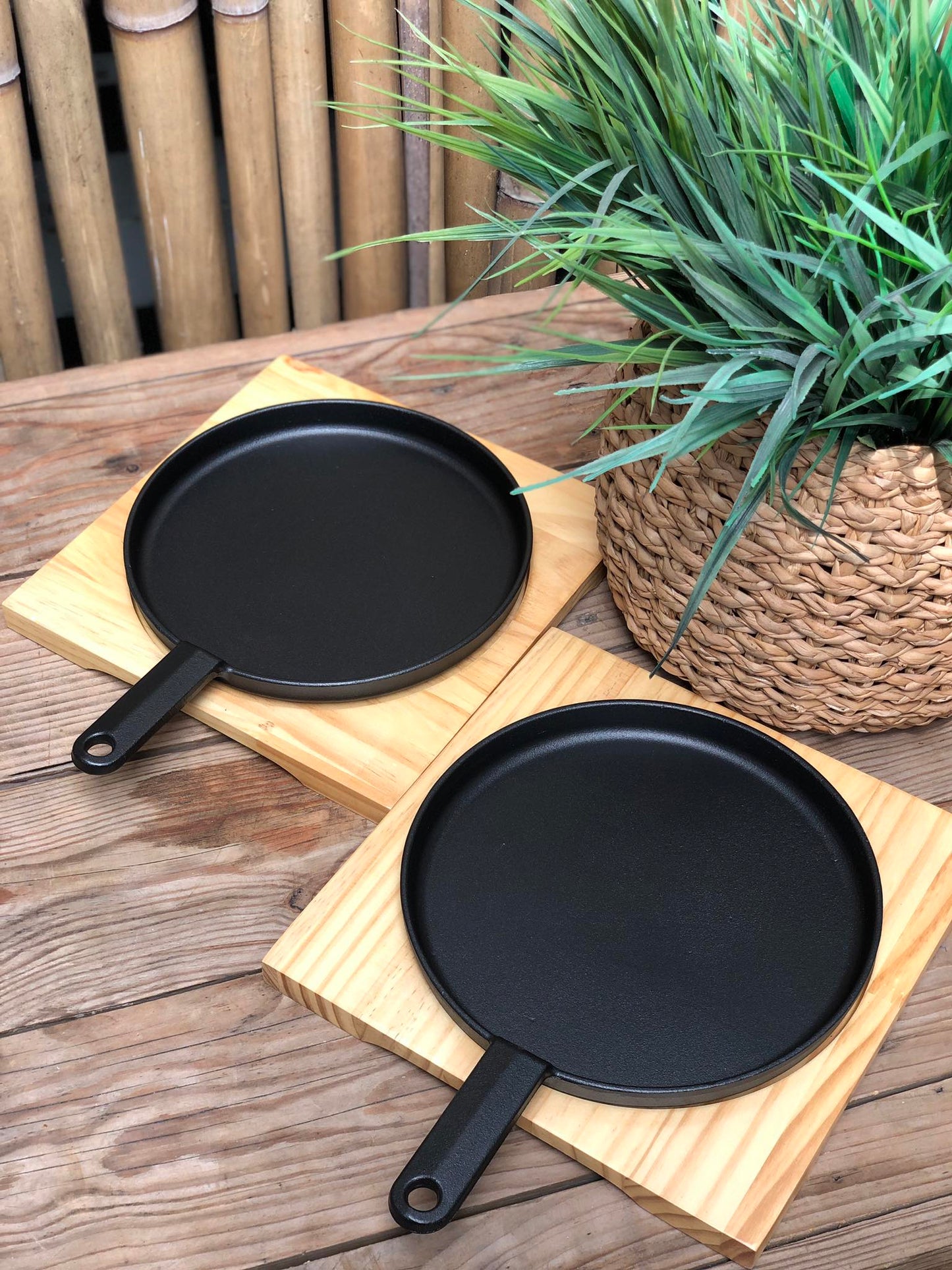 Sizzling Plate Round with Wood Holder 8.75 inch