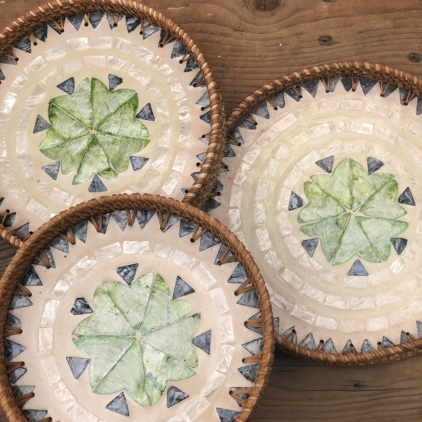 MURADITOHOME Mother of Pearl Round Tray Set of 3 (10.5,8.5,8 inch)