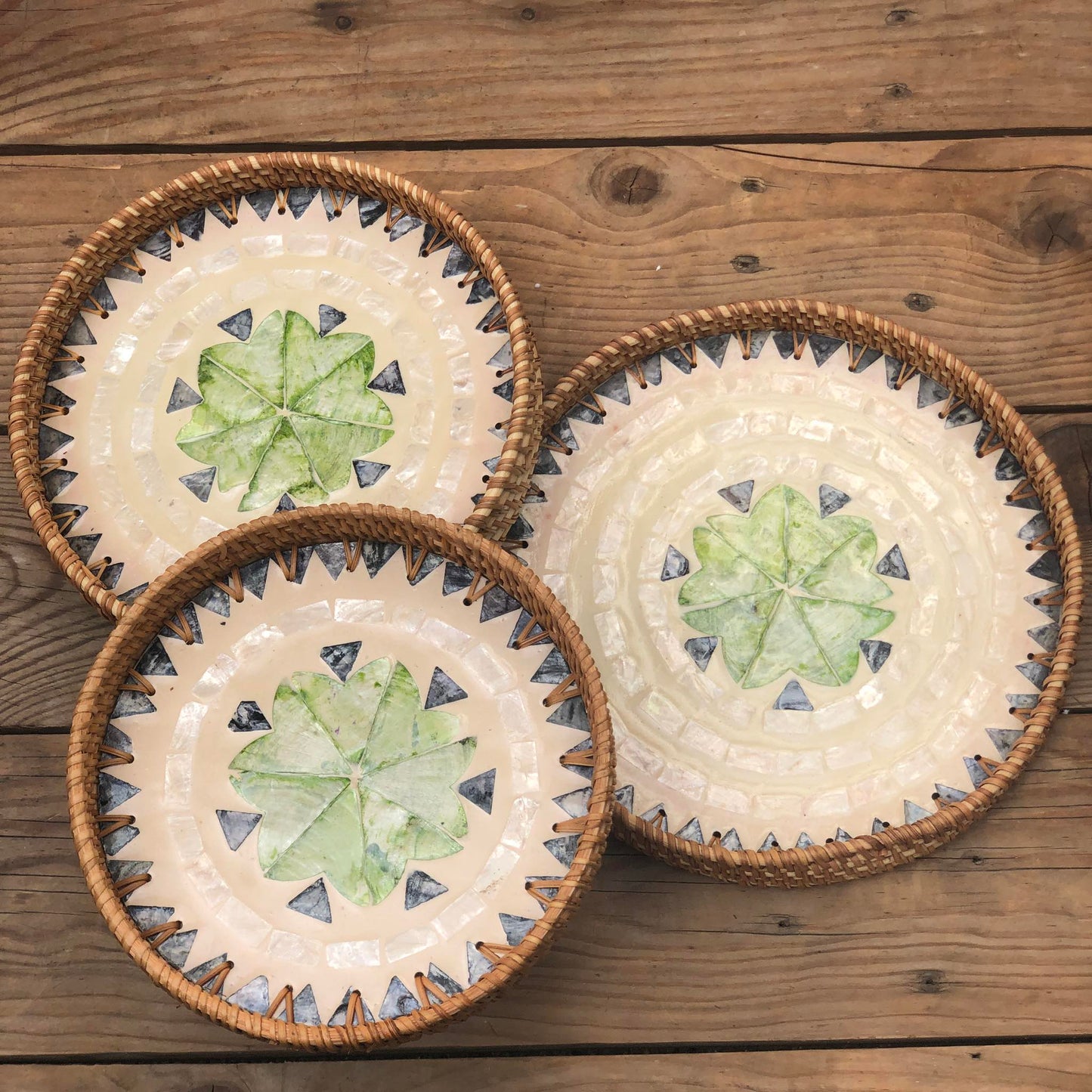 MURADITOHOME Mother of Pearl Round Tray Set of 3 (10.5,8.5,8 inch)